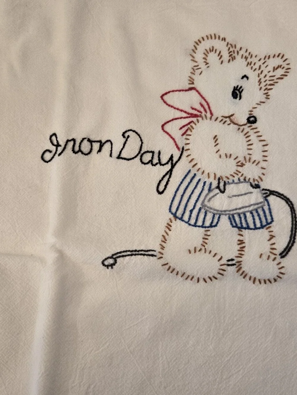 Vintage Embroidered Bears Lot Of 3 Cotton Dish Tea Towels Large 32 x 32 Inches